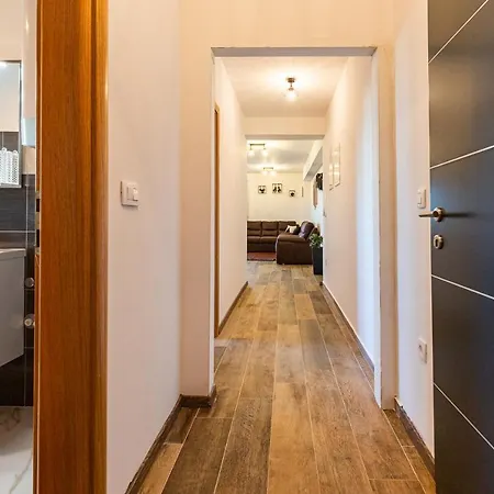 Oliva Vallis Apartman Zára