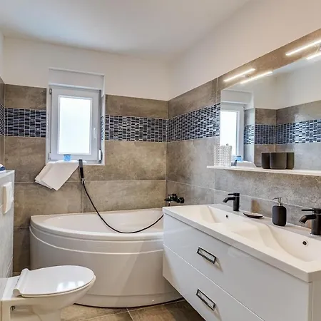 Oliva Vallis Apartman Zára