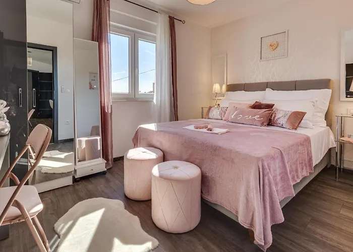 Oliva Vallis * זאדאר