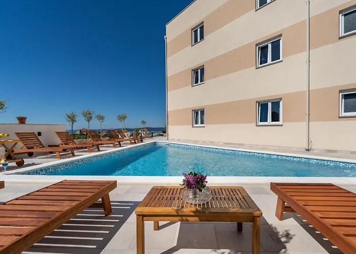 Oliva Vallis * זאדאר