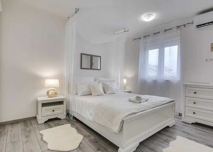 Oliva Vallis זאדאר