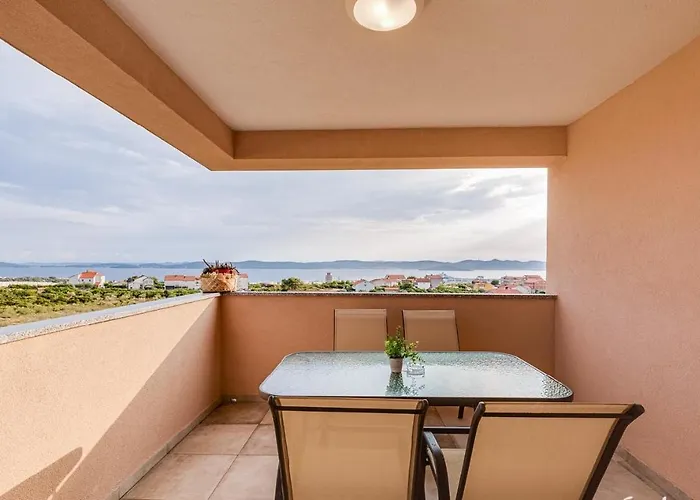 Oliva Vallis * זאדאר