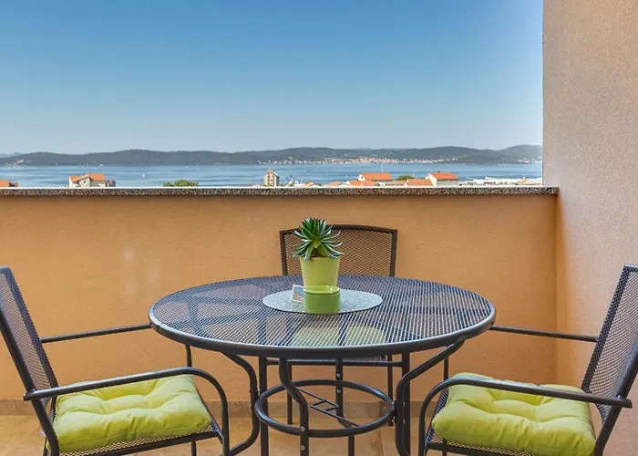 Oliva Vallis * זאדאר