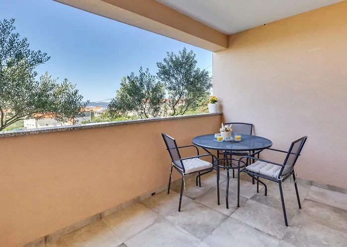 Oliva Vallis זאדאר