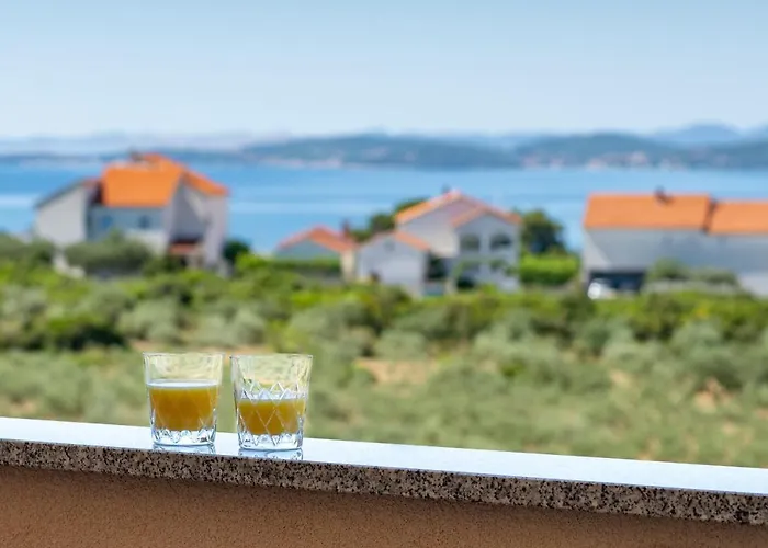 Oliva Vallis * זאדאר